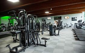 Flat 2, The Old Antiques Warehouse - Free Off-Site Health Club Access With Pool, Sauna, Steam Room & Gym