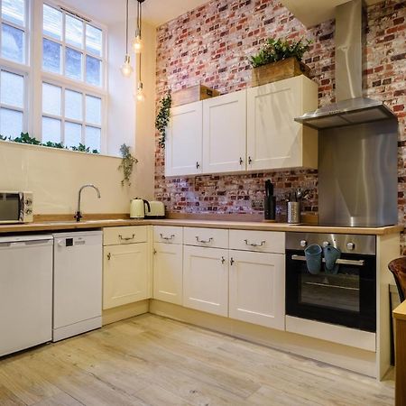 The Old Antiques Warehouse: Vintage Flat with Health Club Access Apartment Bowness-on-Windermere Exterior photo